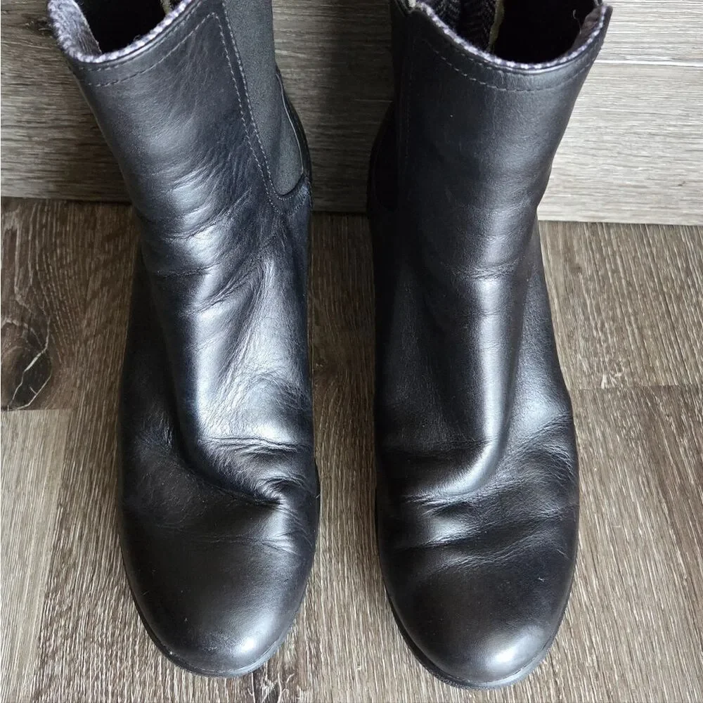 UGG Dupre Genuine Sheepskin Wedge Boots Black Size 9
